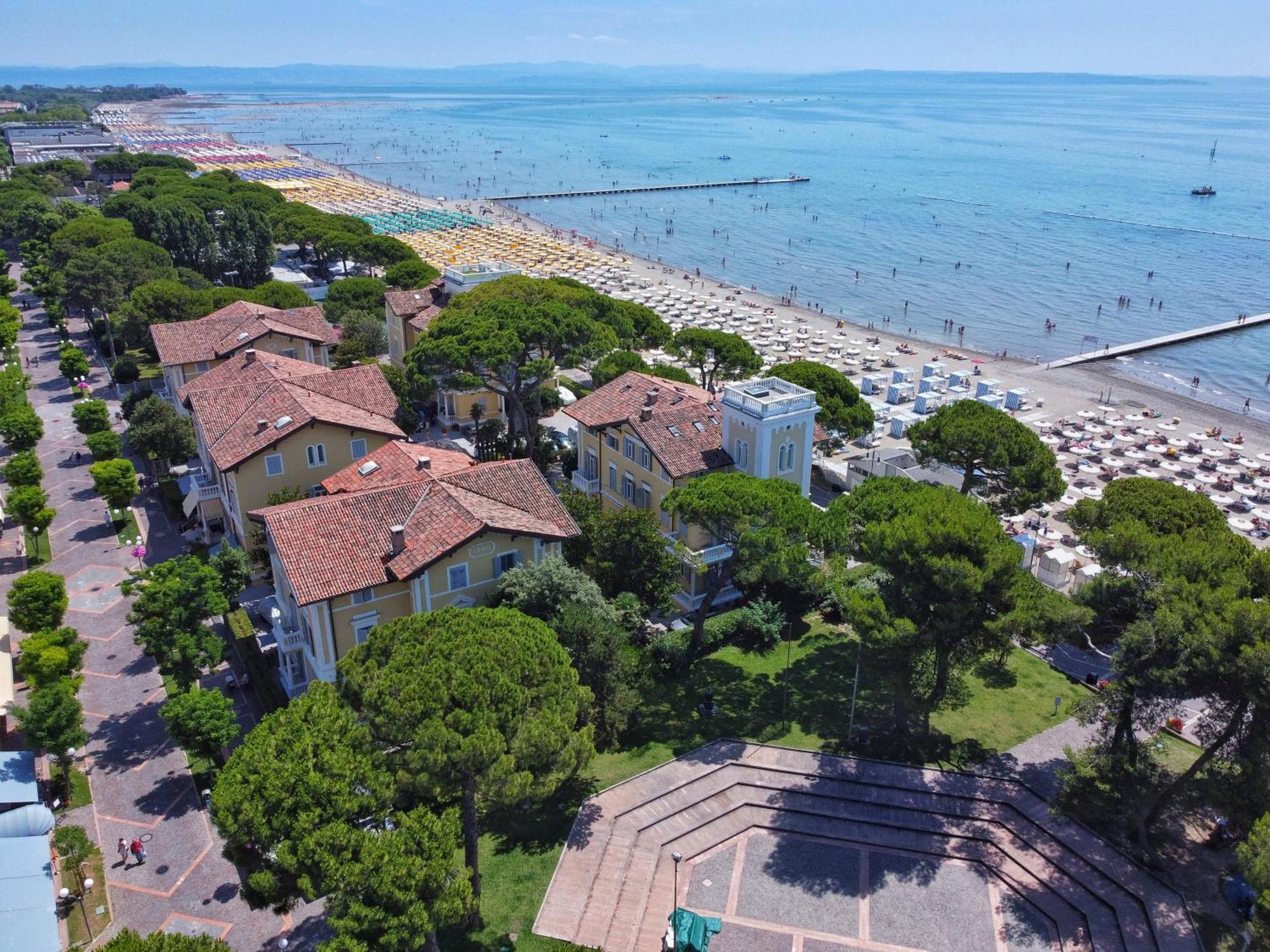 Residence Hotel Hungaria กราโด ภายนอก รูปภาพ